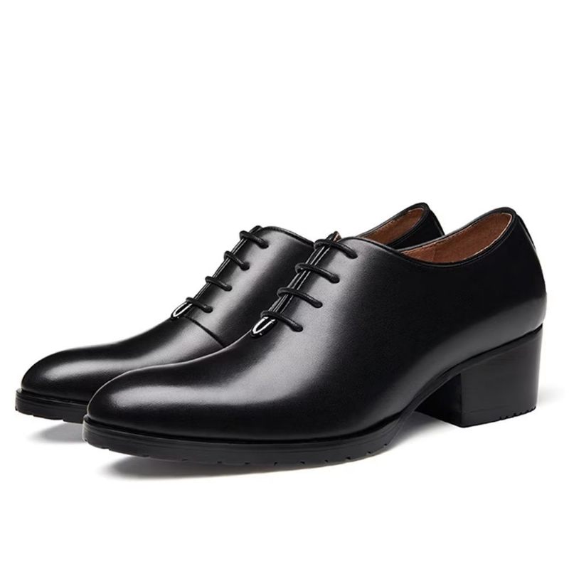 Formale Herrenschuhe Aus Raffiniertem Leder Mit Spitzer Zehenpartie Und Oxford-schuhen - Schwarz