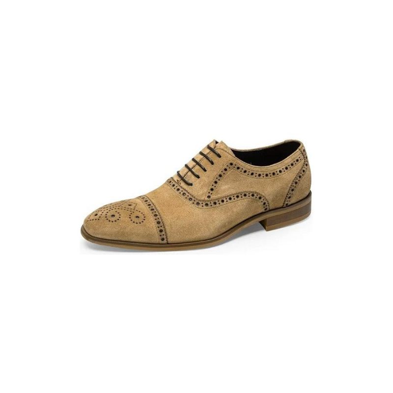 Formale Herrenschuhe Mit Eleganter Textur Zum Schnüren Und Brogues