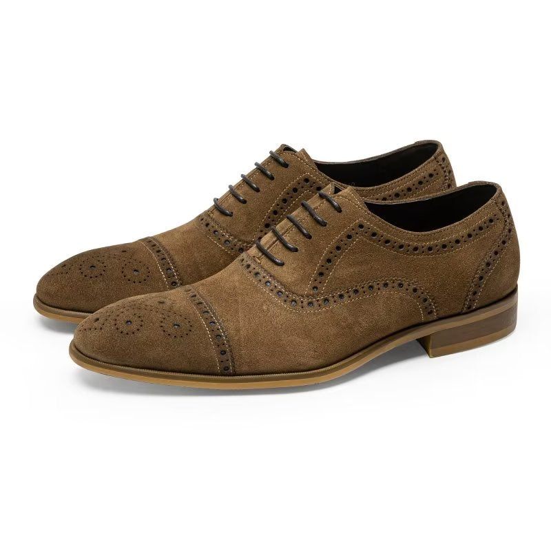 Formale Herrenschuhe Mit Eleganter Textur Zum Schnüren Und Brogues - Kaffee