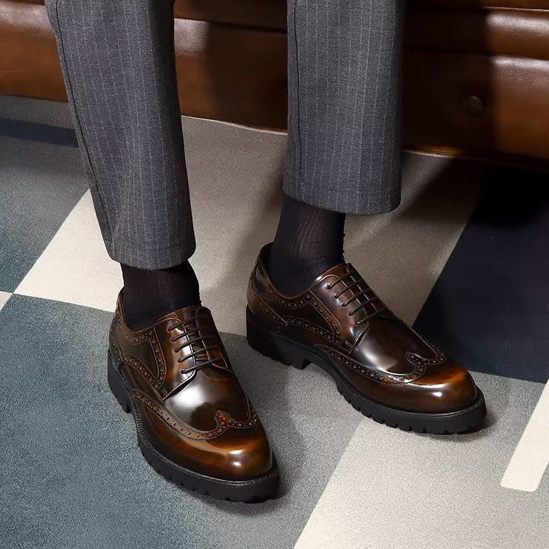 Formale Herrenschuhe Mit Geprägter Eleganz Und Brogue-schuhen - Kaffee