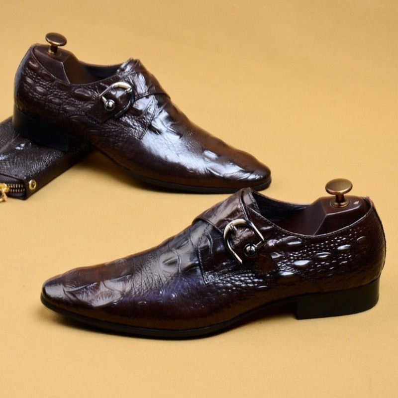 Formale Herrenschuhe Mit Spitzer Zehenpartie Und Schnürung Im Brogue-stil - Kaffee