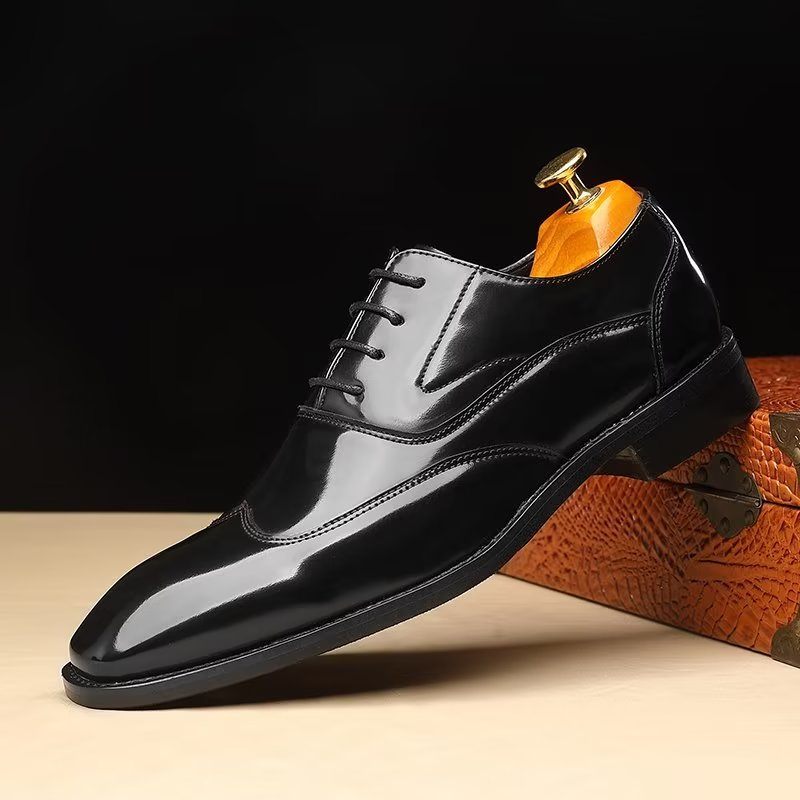 Formale Herrenschuhe Opulent Geprägte Mikrofaser Oxford-schuhe Mit Spitzer Zehenpartie - Schwarz