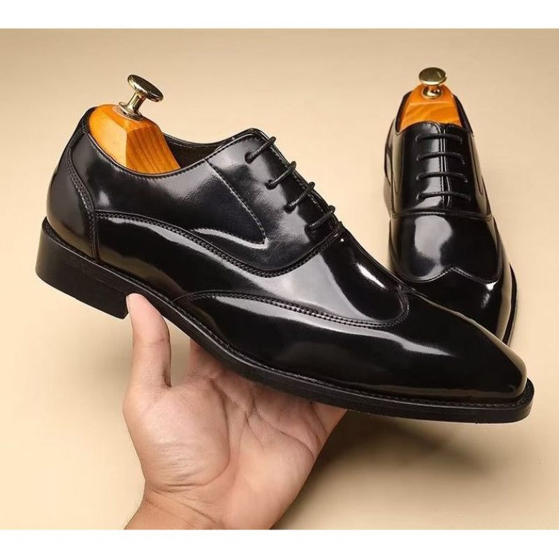 Formale Herrenschuhe Opulent Geprägte Mikrofaser Oxford-schuhe Mit Spitzer Zehenpartie - Schwarz