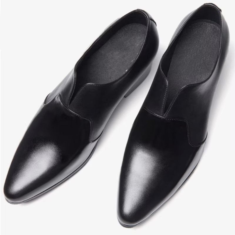 Formelle Herrenschuhe Mit Geprägter Spitzer Zehenpartie Slip-on-schuhe - Schwarz