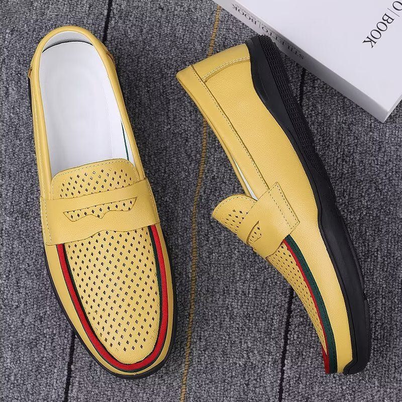 Herren-freizeitschuhe Elegante Pu-slip-on-loafer Mit Metallmode - Gelbes Loch