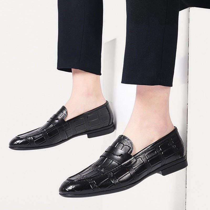 Herren-slipper Aus Echtem Leder Mit Geprägter Slip-on-eleganz - Schwarz