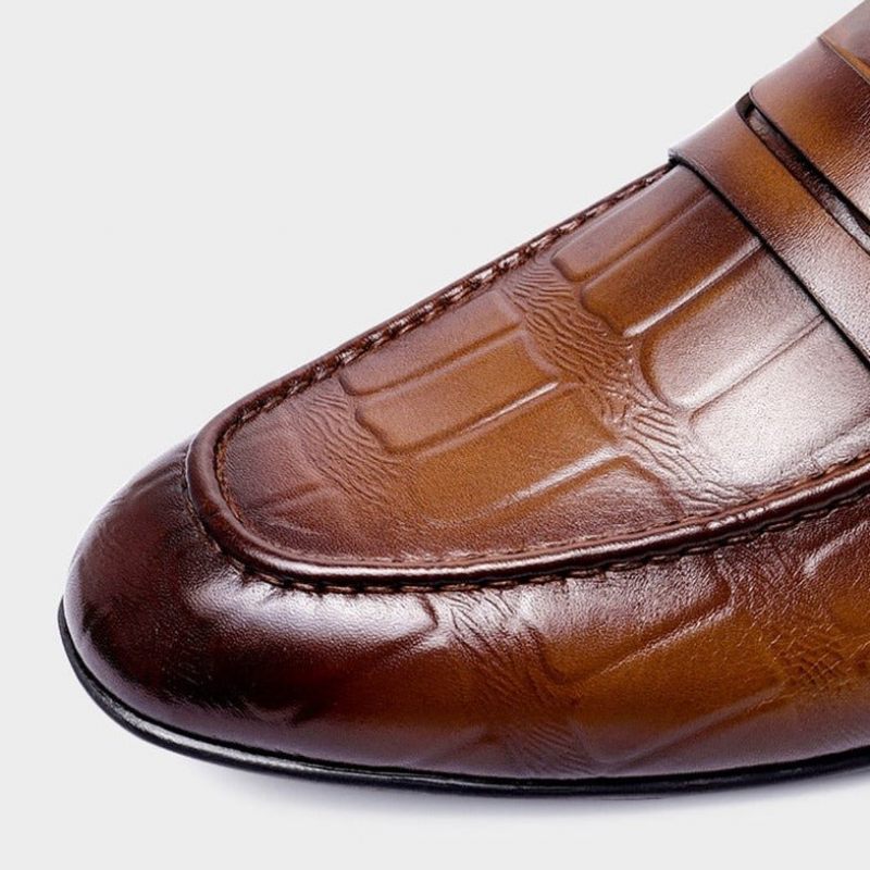 Herren-slipper Aus Echtem Leder Mit Geprägter Slip-on-eleganz - Kaffee