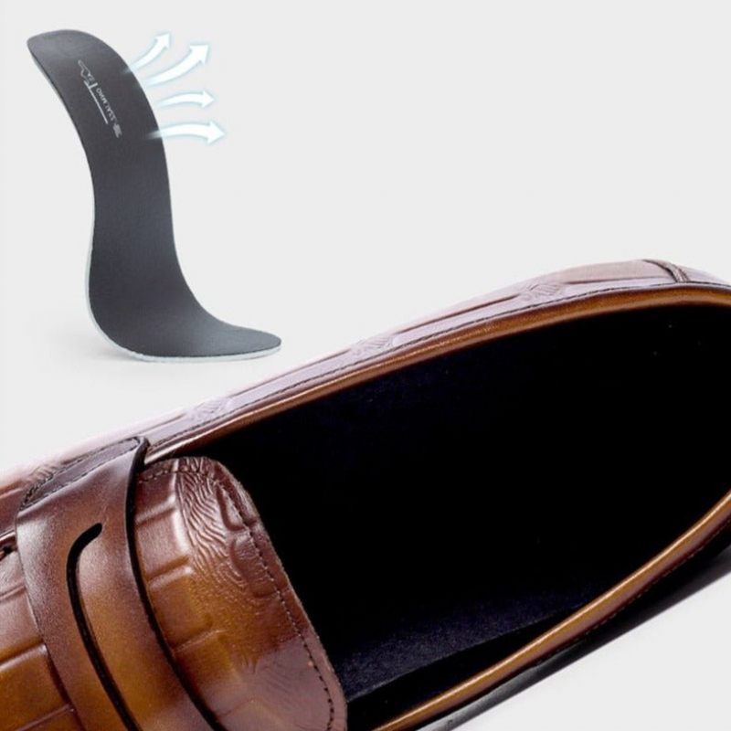 Herren-slipper Aus Echtem Leder Mit Geprägter Slip-on-eleganz - Kaffee